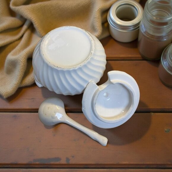 Shell-Inspired White Tureen with Ladle Coastal Grandmother Cottagecore Soup Serv - Picture 3 of 6
